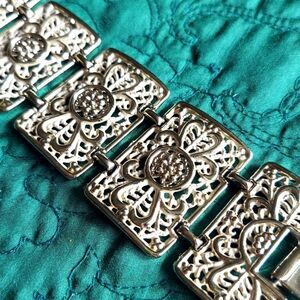 Vintage White & Silver Tone Bracelet